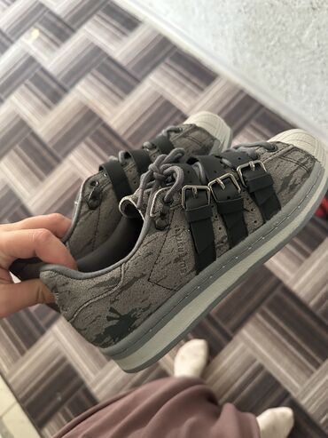 новый спортивный костюм: Кроссовки, 36, Adidas Originals, Новый, цвет - Серый, Самовывоз