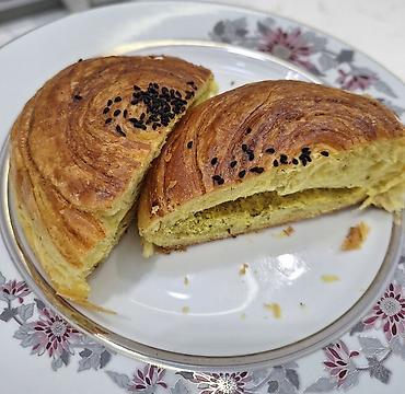 Un məmulatları: Təsvir: - Qat-qat yağlı xəmir: əl ilə yoğrulan, dəfələrlə yayılıb — 2