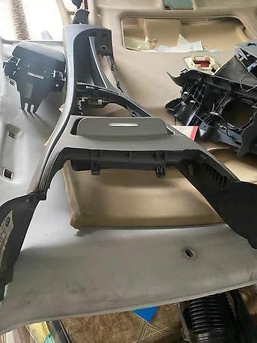 tabla u autu: NASLON ZA RUKU E87 ZA BMW SERIJA 1 OD 2004. DO 2010. GOD. | — 2