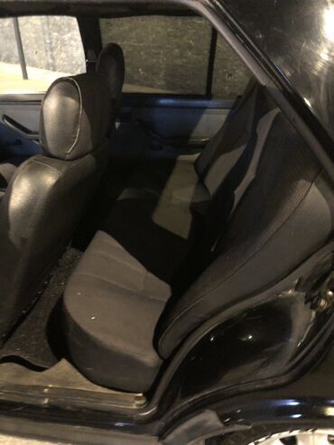 VAZ (LADA): Model: Sedanik kuzovlu kompakt sedan Rəng: Qara Qapı sayı: 4 Oturacaq — 8