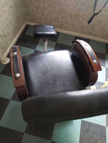 кресло для парехмахера: Салонные кресла