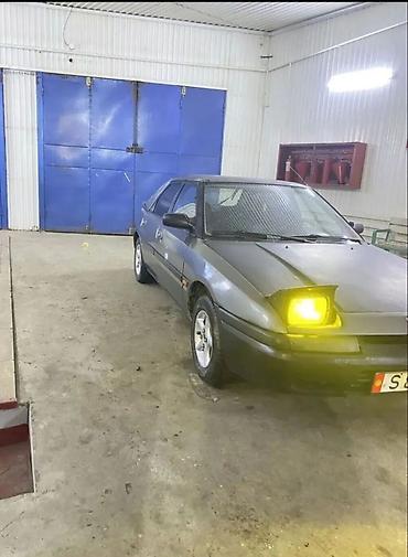 коврик бу: Mazda 323: 1991 г., 1.8 л, Механика, Бензин, Хэтчбэк — 4
