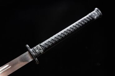 аниме меч: Катана Черная катана-меч с уникальным дизайном Красивая катана с