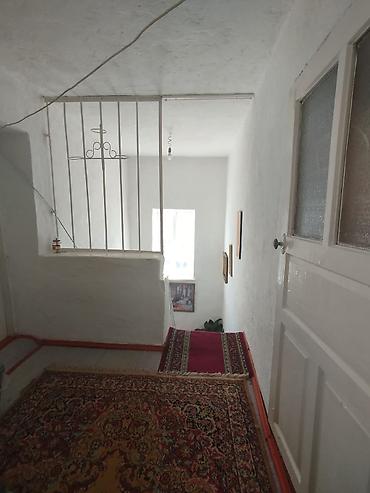 Продажа коттеджей и домов: Срочно продается двухэтажный дом со всеми удобствами, на первом этаже — 10