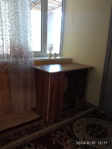 мебель советский: Компьютердик Стол, түсү - Күрөң, Колдонулган