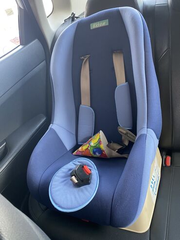 детское кресло в машину: Автокресло, цвет - Синий, Б/у