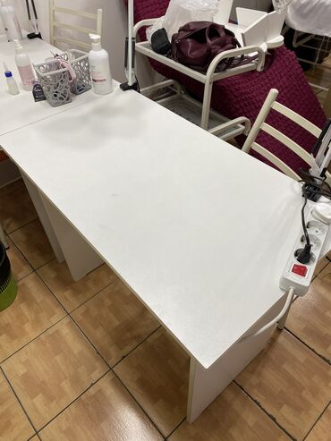 Маникюрные столы: Продаю стол маникюрный 

В наличии 2 шт