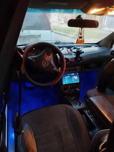 Mercedes-Benz: Mercedes-Benz A-Class A160, ağ rəngli kompakt hetçbek. Texniki və — 8