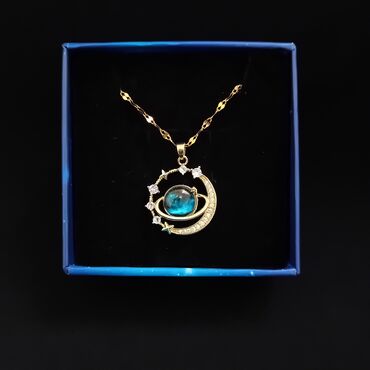 Oprema: Prelepa ogrlica od hiruškog čelika sa priveskom meseca i saturna 🪐🌌
