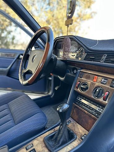 Mercedes-Benz: Mercedes-Benz W124: 1991 г., 2.6 л, Механика, Бензин, Седан — 13