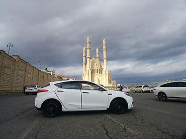 opel astra has: Changan Eado XT hetçbek. ili .2014 Ağ rəngli kuzovla təqdim olunan — 2