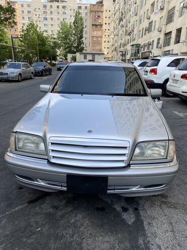 mercedes maşın: Mercedes-Benz 220: 2.2 l | 1994 il Sedan