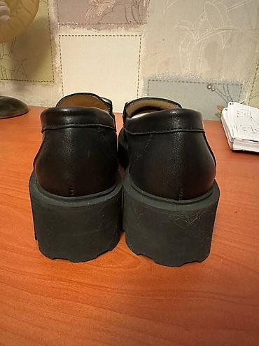 Qadın ayaqqabıları: Qadın üçün loafer ayaqqabısı - Rəng: qara - Material: yumşaq dəri — 3