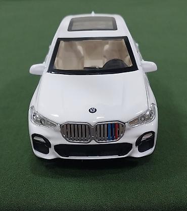 Oyuncaqlar: BMW X5 modeli maşın satılır. Təzədir. Materialı metaldır — 8