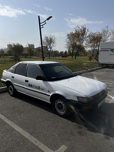 чанган уни к: Toyota Corolla: 1991 г., 1.6 л, Кол менен иштөөчү, Бензин, Лифтбек — 4
