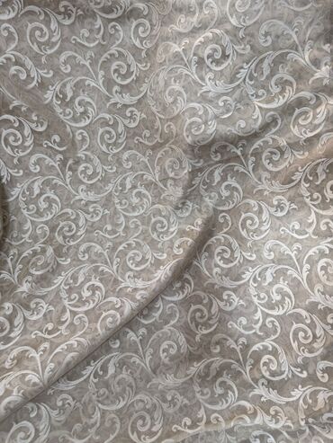 lal ördək yumurta: Dekorativ naxışlı parça - Rəng: açıq bej fon üzərində ağ