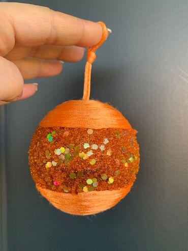 Yeni il oyuncaqları və bəzəkləri: Yeni il ağacı üçün bəzək topları – 2 fərqli dəst 1) Parıltılı çiçək — 5