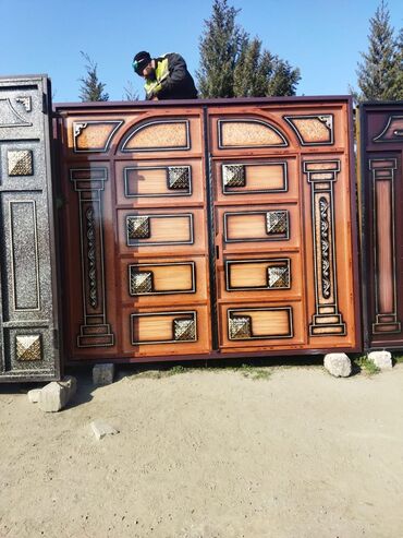 Həyət darvazaları: Salam qiymetler 650manatdan başlayır.Darvazalar rusiya i̇stehsalı olan — 25