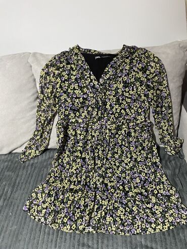 Haljine: Elegantna crno-zlatna haljina na pruge - Model: koktel/večernja — 8