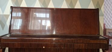 Gitaralar: Piano, Akustik
