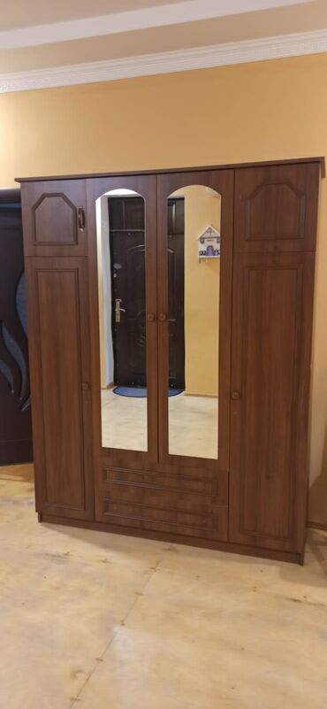Masa və oturacaq dəstləri: İşlənmiş, Açılan, 4 qapılı Düz dolab, Dolab-asılqan