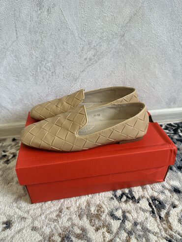 женская обувь размер 36 37: Макаси в идеальном состоянии, пару выходов,размер 36/37