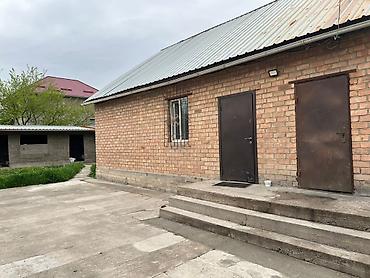 Продажа коттеджей и домов: Продается дом с просторным двором и хозяйственными постройками. - — 14