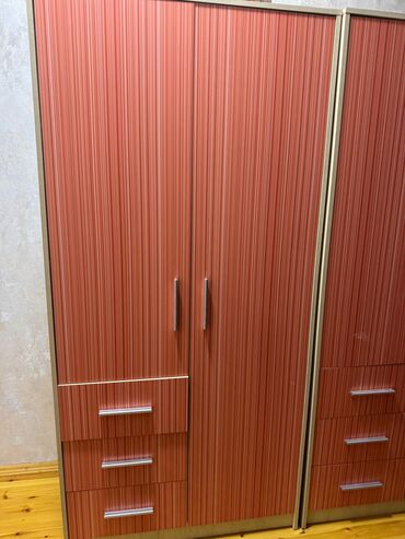 Dolablar: İşlənmiş, Açılan, 2 qapılı Düz dolab, Qarderob, paltar dolabı, Malayziya