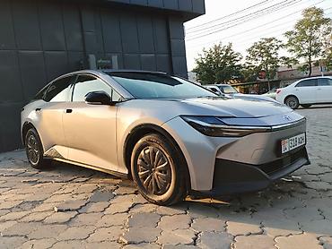 Toyota: Toyota bZ3: 2023 г., Автомат, Электромобиль, Седан — 3