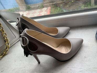 женские черные туфли: Туфли 37, цвет - Серый