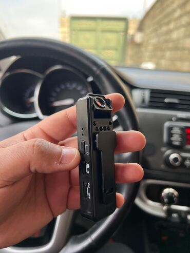 видеокамера: 1/2 defem istifade olunub. usb le zaryetkaya qoymaq olur. Cibe yaxaya