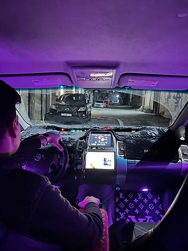 avto yuyucu: Avtomobil üçün ayaqaltı dəsti - Dizayn: qara fon üzərində ağ naxışlı — 5