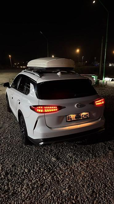 geely mon: GAC GS5, белый кроссовер с современным дизайном и выразительной — 2