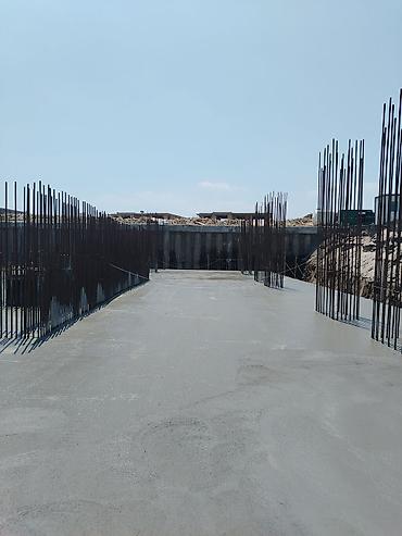 Həm beton töküb həmdə şlifovka edirik