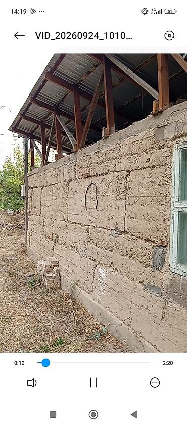 сарай сатылат с кызыл туу московкий р н: Продается одноэтажное строение из самана/глины на участке с деревьями — 3