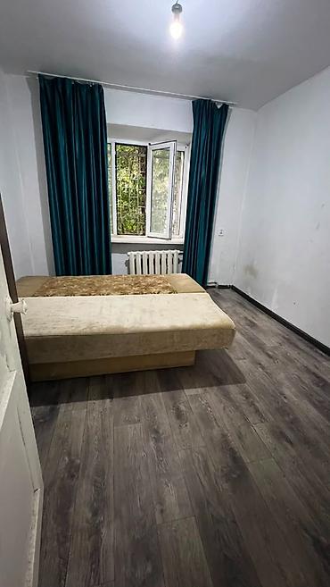 чолпон аиа: 3 комнаты, 49 м², Хрущевка, 1 этаж, Старый ремонт — 2