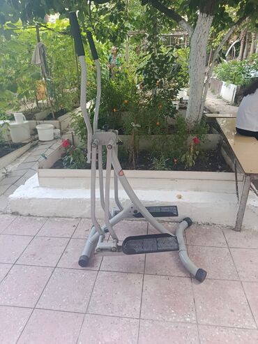 Скейтборды: Ev üçün kardio trenajor – hava gəzintisi tipli “air walker/elliptik