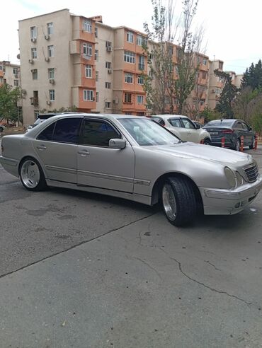 Mercedes-Benz: Kosmetikaya ehtiyaci var tekce .disk tekeri tezedi. acarsiz daxil olma