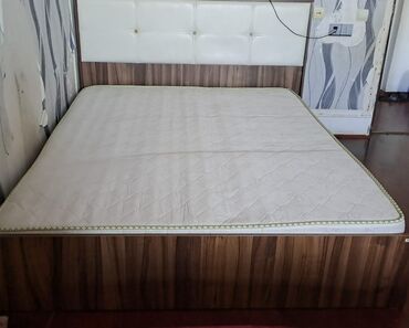 taxt demiri: Двуспальная кровать, С матрасом