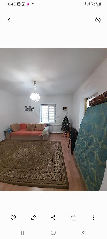 Продажа коттеджей и домов: * Продаётся :В районе К өлмө * Два дома на участке в 4 сотки в черте — 10