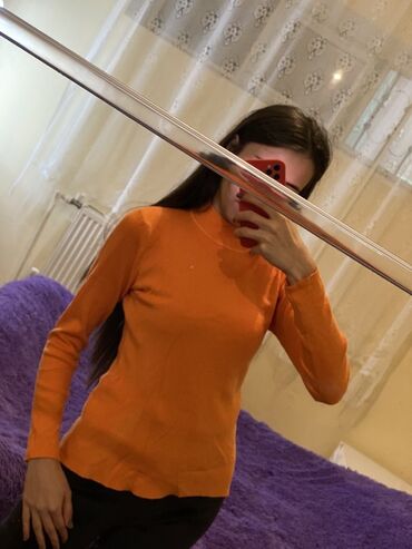 коктейльные платья в баку: Narıncı rəngli qadın sviteri - Model: uzunqol, dar siluet - Yaxa