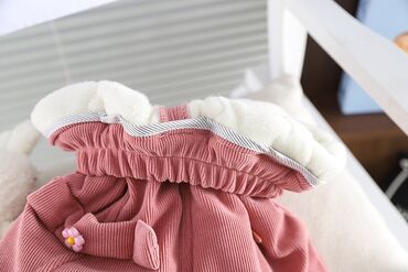 Cinslər və şalvarlar: Qara rəng 3-4 yaşa, Zolaqlı 2-3 yaş uşaqlara uyğundur. Çəhrayı rəngli — 10