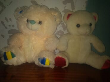 Toys: Dva plisana medvedica od po 30 cmoba za tu cenu . Bez mana su