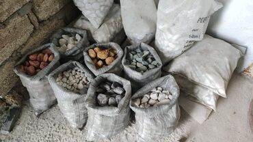 Dekorativ daşlar: Ağ daşlar.Dekorativ Ağ daşlar Təbii daşlardır.kiçik orta və böyük — 15