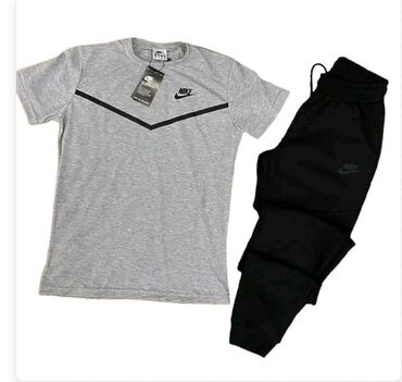 Gornji i donji deo: Veličine S M L XL
Cena 4400 din n — 9