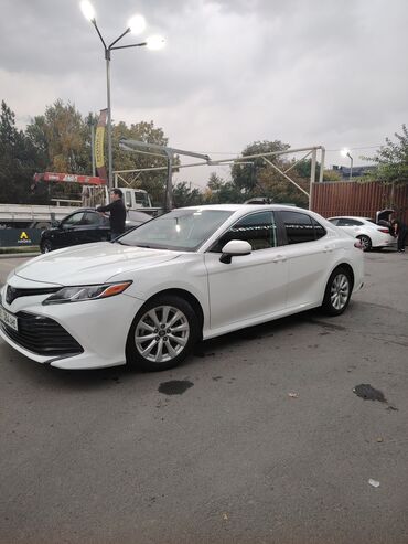 срочно продается машина: Toyota Camry: 2019 г., 2.5 л, Автомат, Бензин, Седан
