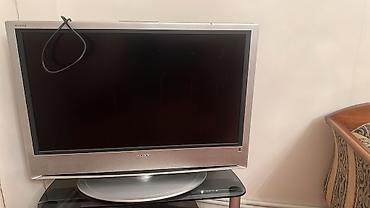 sony 85mm: Sony Bravia televizor + şüşə TV stendi - Ekran diaqonalı təxminən 32" — 2