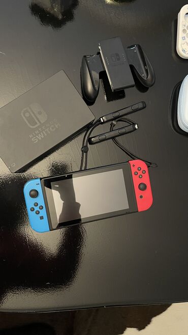 Nintendo Switch: Nintendo switch. Qızıma hədiyyə almışam, oyun oynamağl sevmədiyi üçün