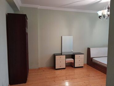 Uzunmüddətli kirayə mənzillər: Razin Akkortda 2 ci mərtəbədə əşyalı mənzil kirayə verilir. Mənzil — 4