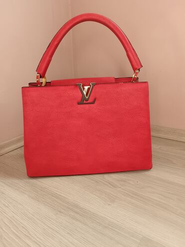 nakit za haljine: Louis Vuitton predivna crvena torba, čvrst materijal. Cena je niža